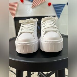 Puma Mayze Platform Flawless White& Black! Size 7